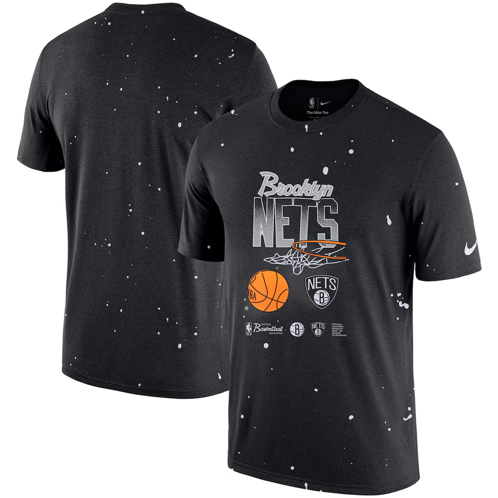 NIKE – Tee shirt Brooklyn Nets Courtside Splatter – 4362698