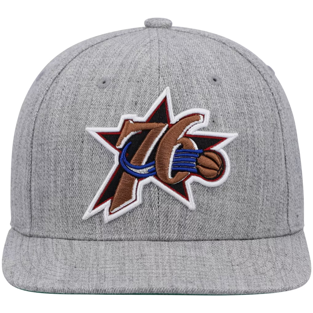 MITCHELL & NESS - Casquette NBA Philadelphia 76ers Hardwood Classics Snapback – Gris Chiné
