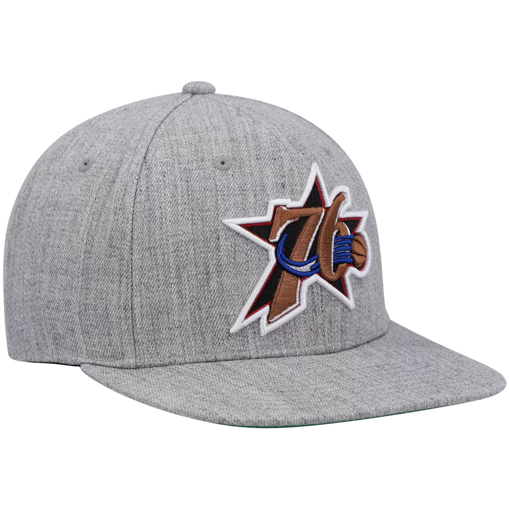 MITCHELL & NESS - Casquette NBA Philadelphia 76ers Hardwood Classics Snapback – Gris Chiné