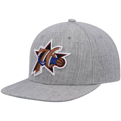 MITCHELL & NESS - Casquette NBA Philadelphia 76ers Hardwood Classics Snapback – Gris Chiné