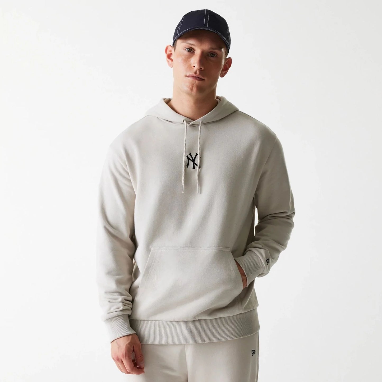 NEW ERA – Sweat à Capuche Oversize New York Yankees MLB Crème – Réf. 60675753
