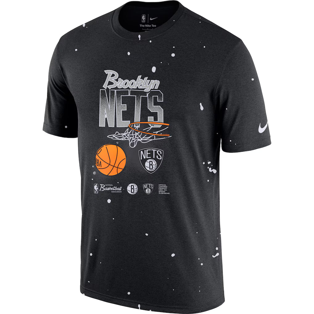 NIKE – Tee shirt Brooklyn Nets Courtside Splatter – 4362698